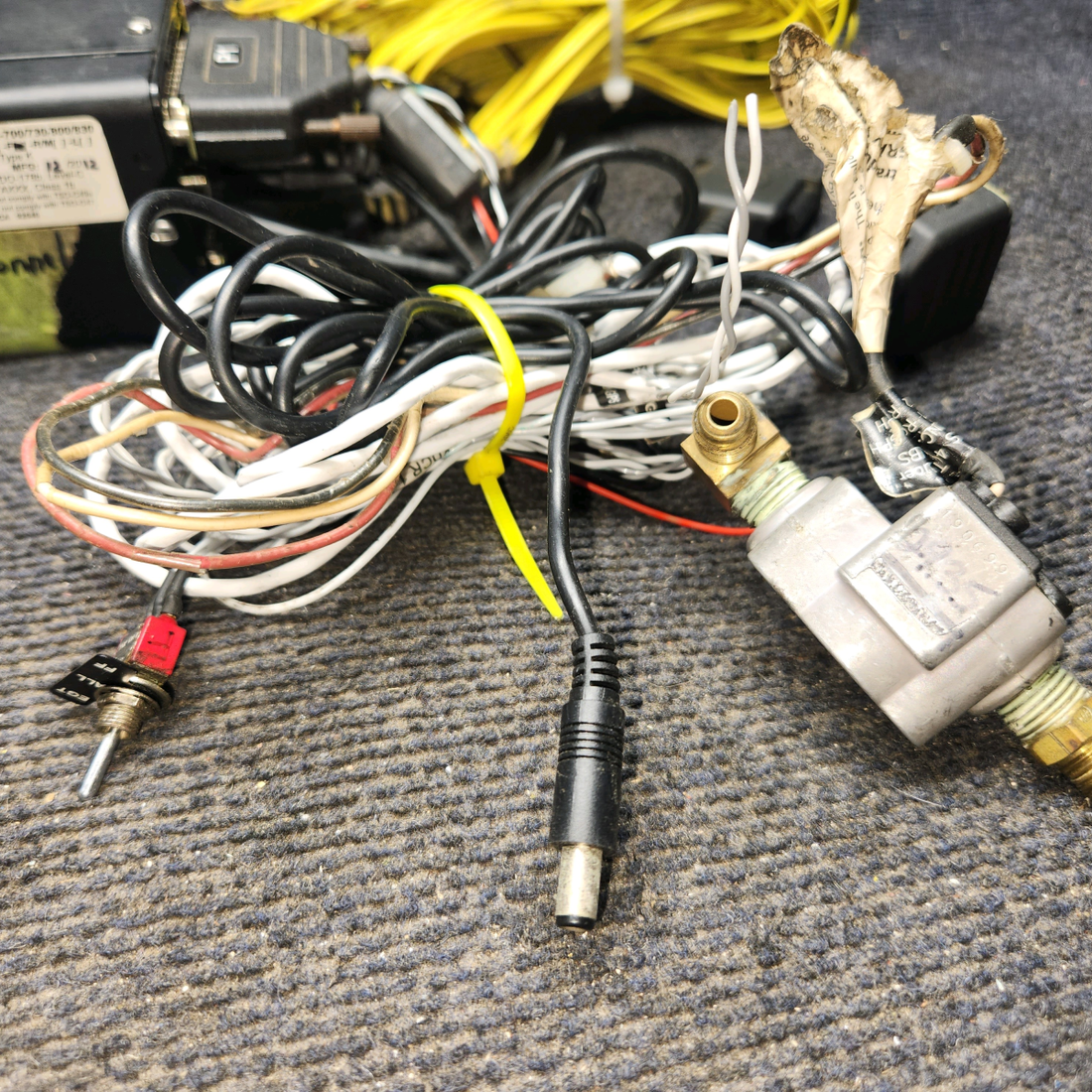 Used aircraft parts for sale, EGT-701 J.P. Instruments Beechcraft 35-33 Engine Data Monitor Set