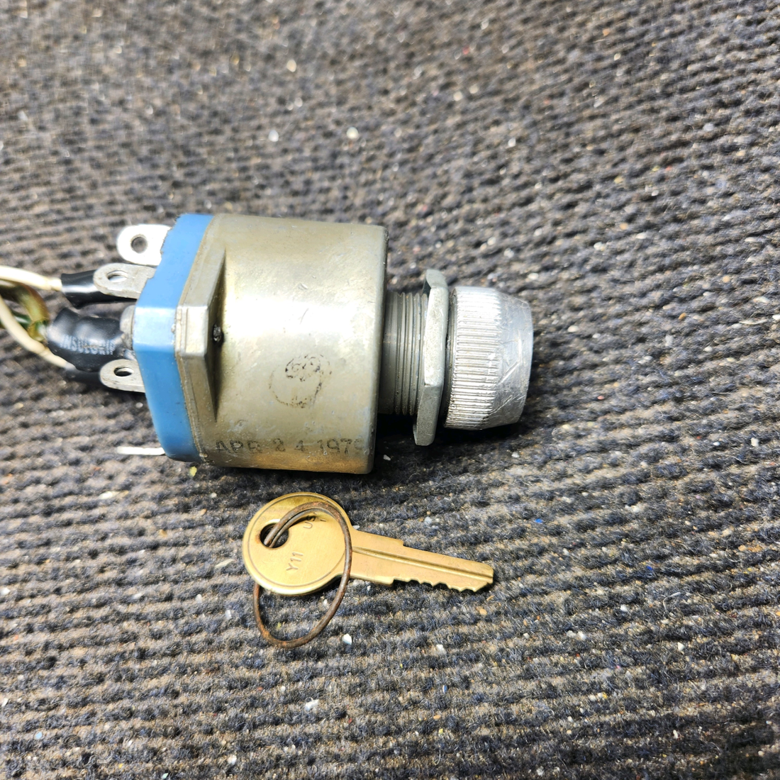 Used aircraft parts for sale, 0311038-2 cessna 150G Ignition Switch With Key