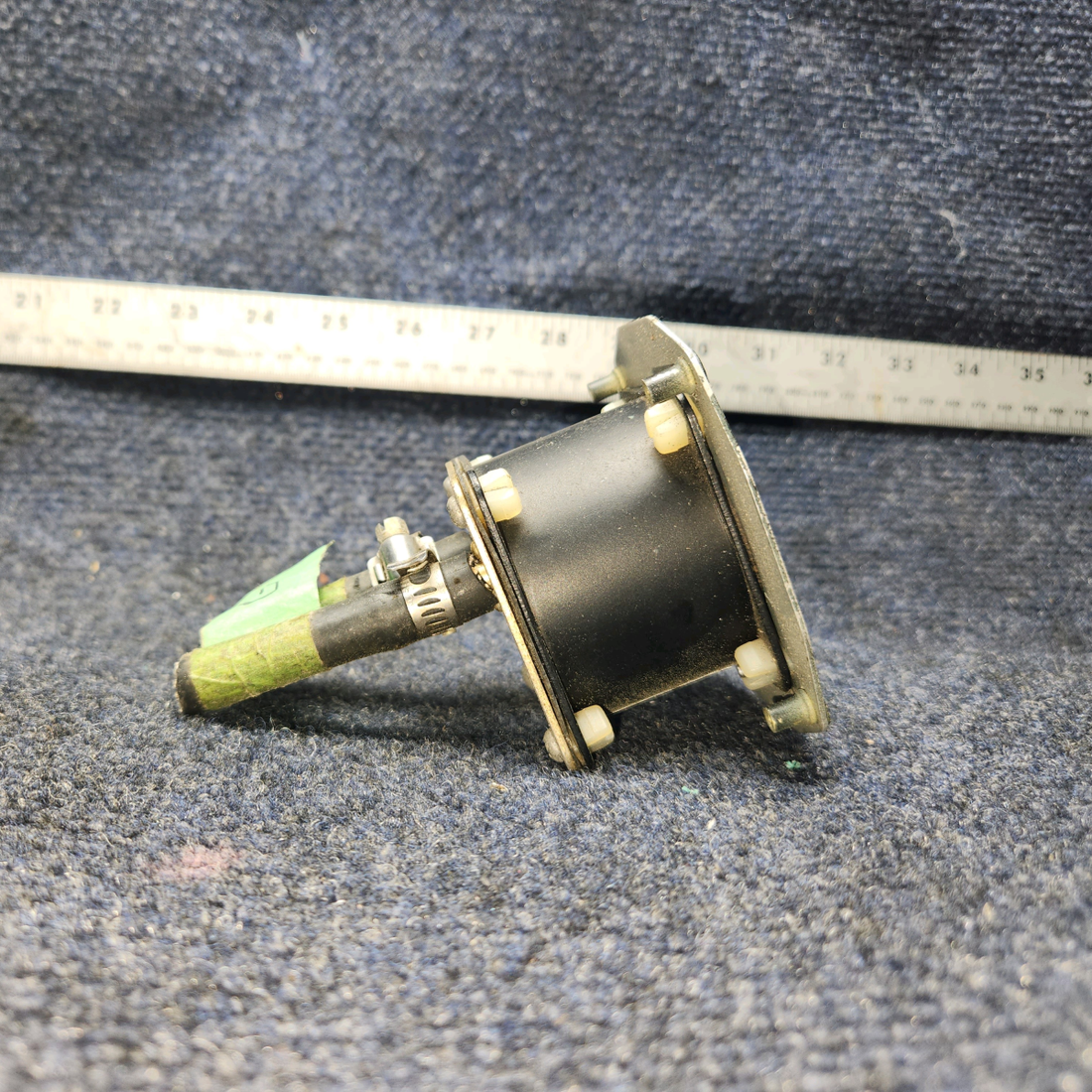 Used aircraft parts for sale, 1G10-1 Airborne PIPER PA28-140 Gyro Suction Gage/Airborne