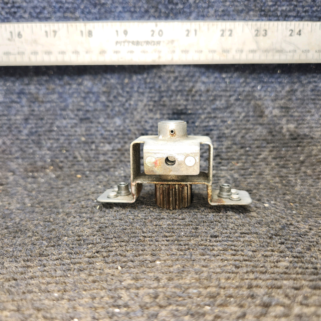Used aircraft parts for sale, 0412066-1 cessna 150G Cabin Door Rotary Clutch Assembly