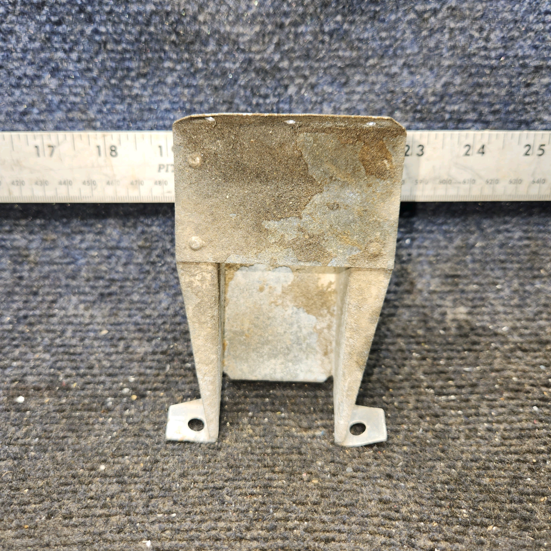 Used aircraft parts for sale, 0700326-1 Cessna 172E LH & RH Rear Seat Vent Brackets