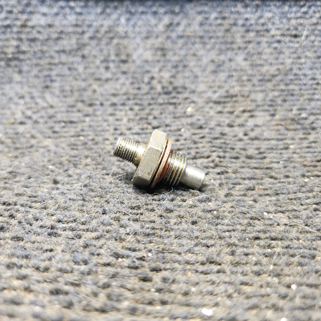 Used aircraft parts for sale, 0543036-1 cessna 172N Valve Assembly