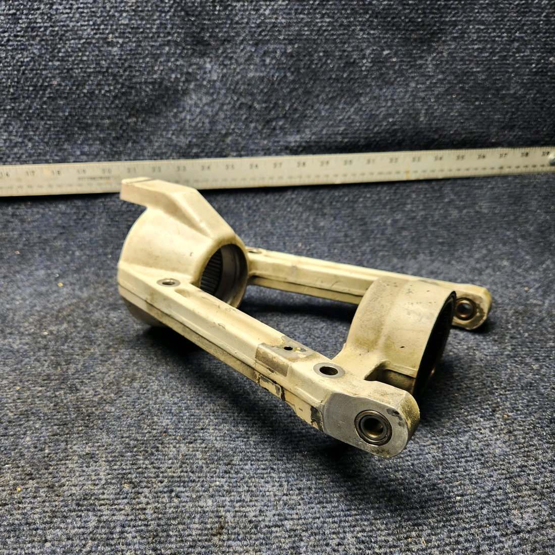 Used aircraft parts for sale, 2443007-1 CESSNA C172RG TRUNNION NOSE GEAR ASSEMBLY