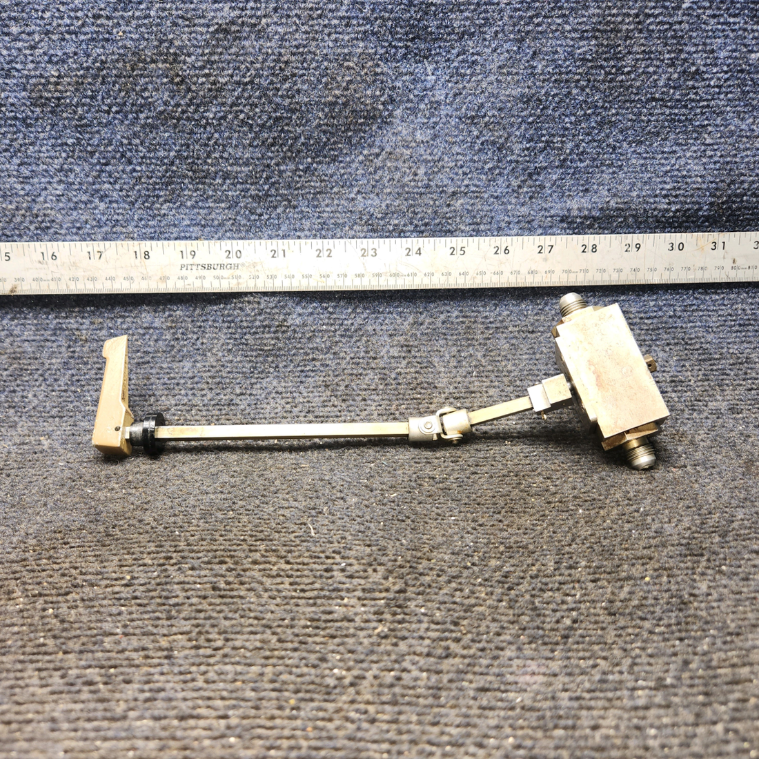 Used aircraft parts for sale, 0513120-6 Cessna 172E Selector Valve Assembly with Shaft, Handle