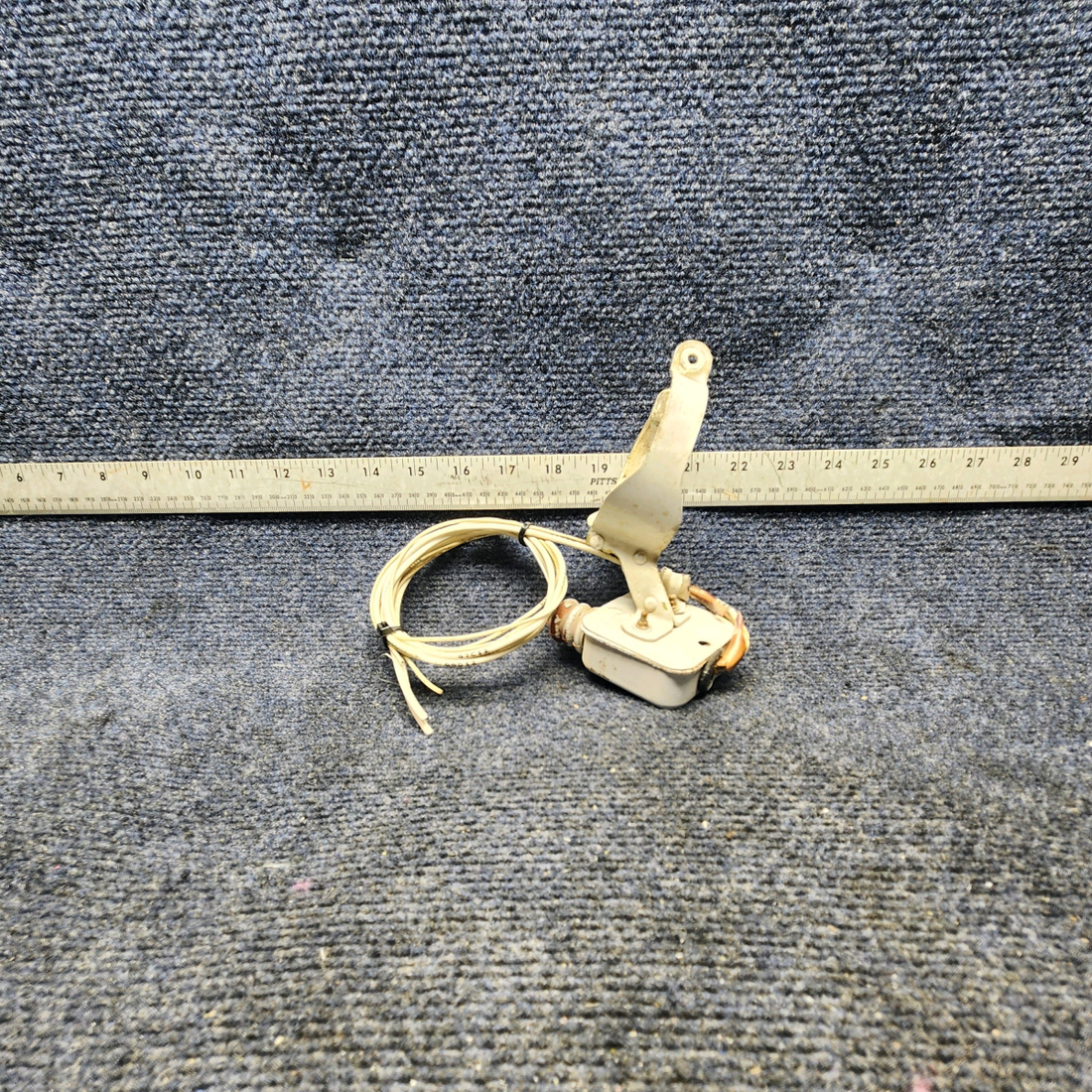 Used aircraft parts for sale, 95-361015-601 Beechcraft F33A LANDING GEAR SAFETY SWITCH ASSY SEE PHOTOS FOR BRAKET DETAILS