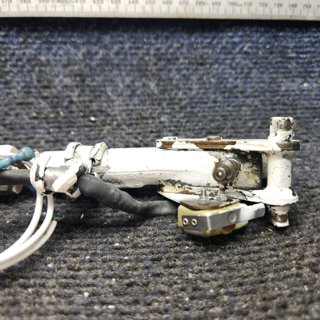 Used aircraft parts for sale, 67797-005 Piper PA32RT-300 Link Assembly Main Gear Truss with Switch - LH (14-28V)