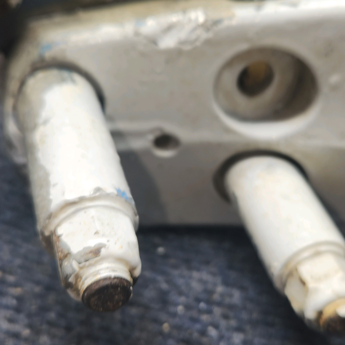 Used aircraft parts for sale, 701042-1 American Gruman A1A AXLE MAIN LANDING GEAR