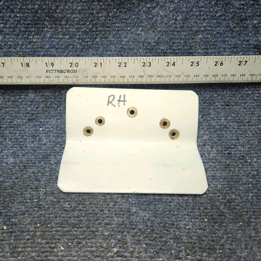 Used aircraft parts for sale, 0413399-2 Cessna C-150J Fuselage Step Mount – R.H