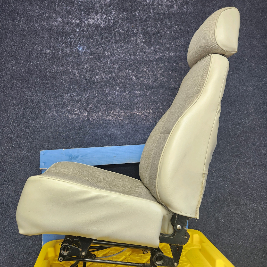 Used aircraft parts for sale, 89026-002 PIPER PA28-161 Warrior III SEAT ASSY LH-PILOT   MECHANICAL GOOD CONDITIONS