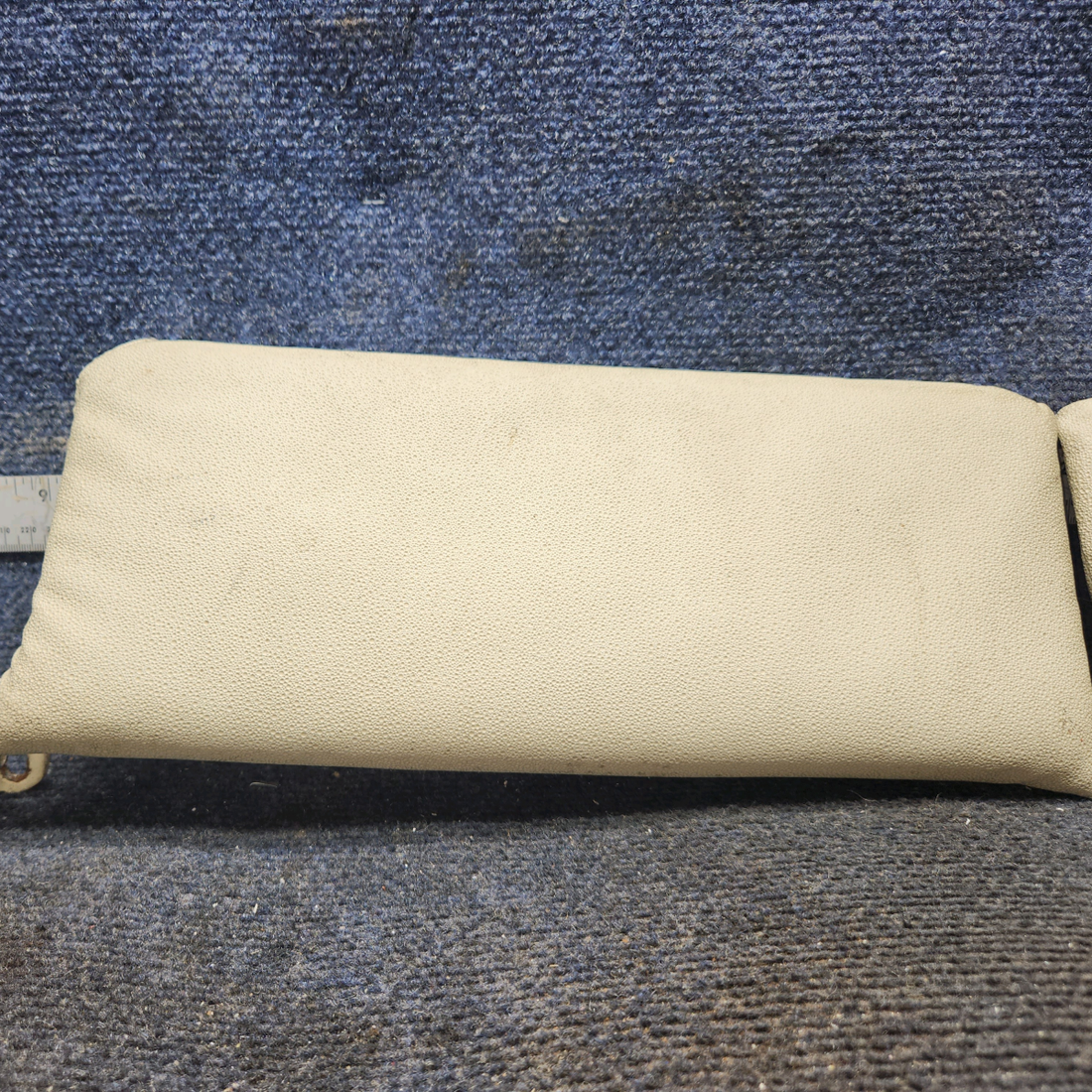 Used aircraft parts for sale, 0700122-1, 0700122-1 Cessna 172E Sun-Visor Set LH & RH with brackets