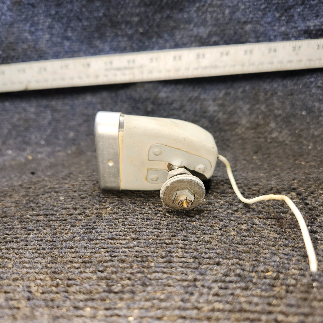 Used aircraft parts for sale, 1470089-10-532 Cessna 182G Map Light Assembly with Mount