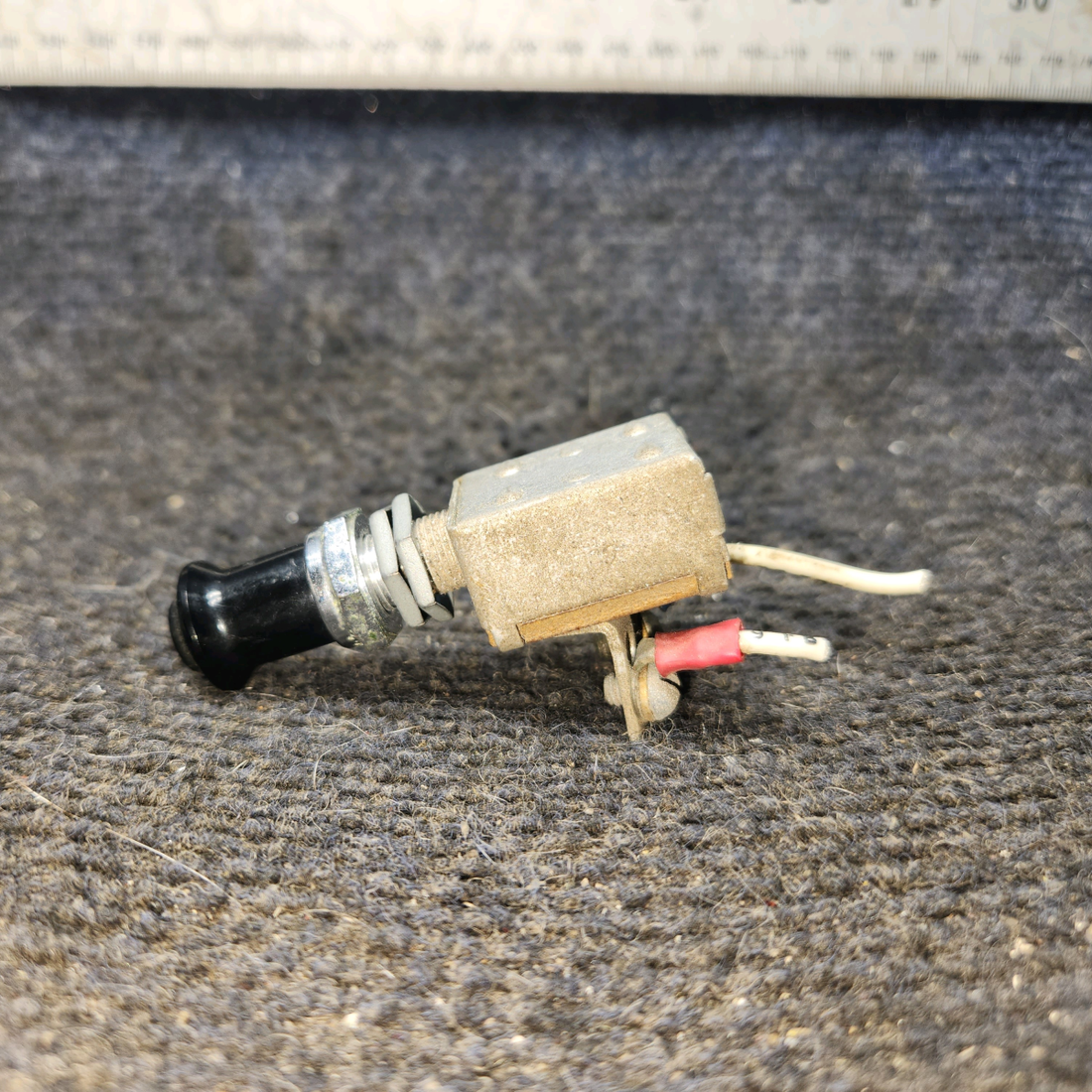 Used aircraft parts for sale, 0713026-4 cessna 172k Pitot Switch Knob Assembly
