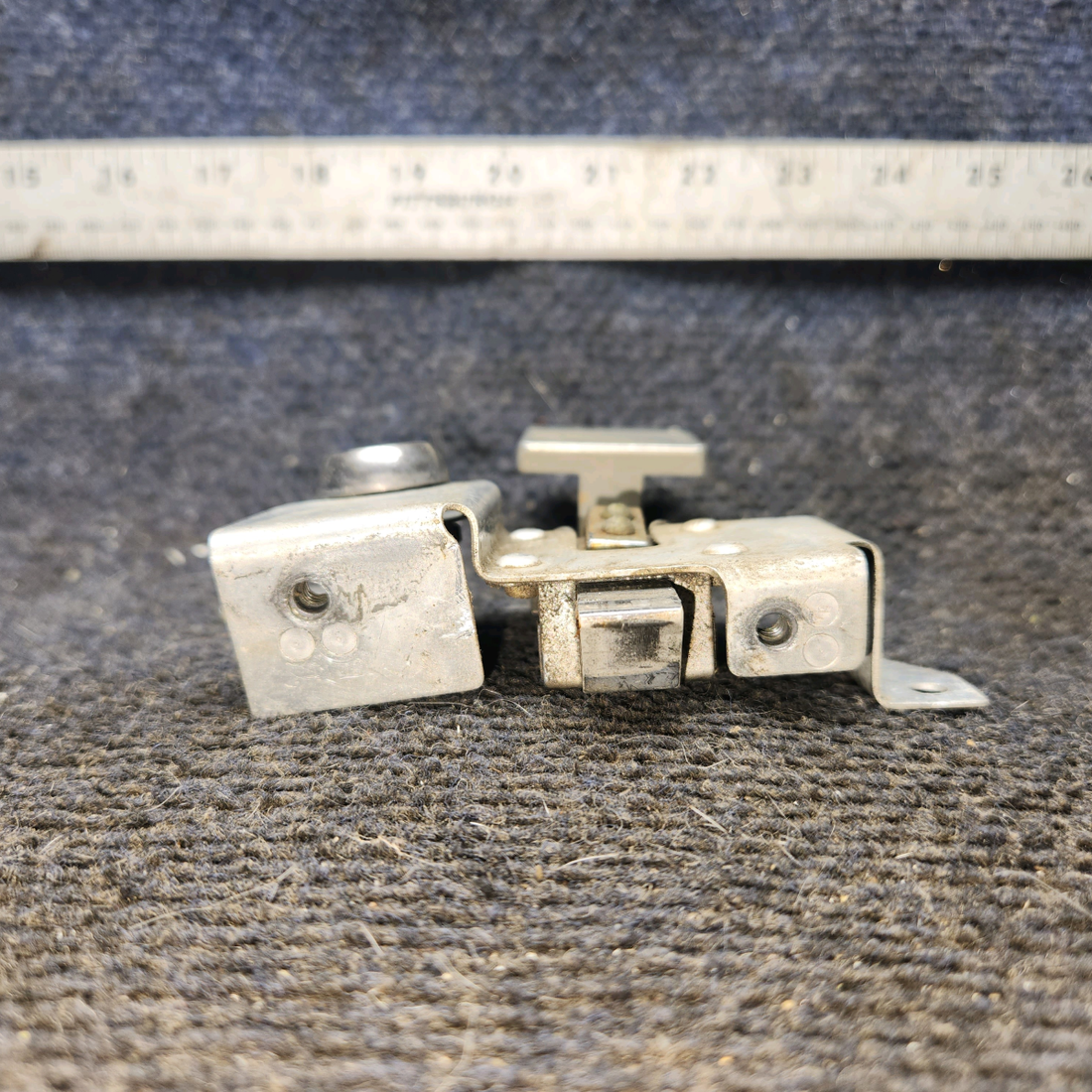 Used aircraft parts for sale, S1359-8 cessna 172N Baggage Door Latch