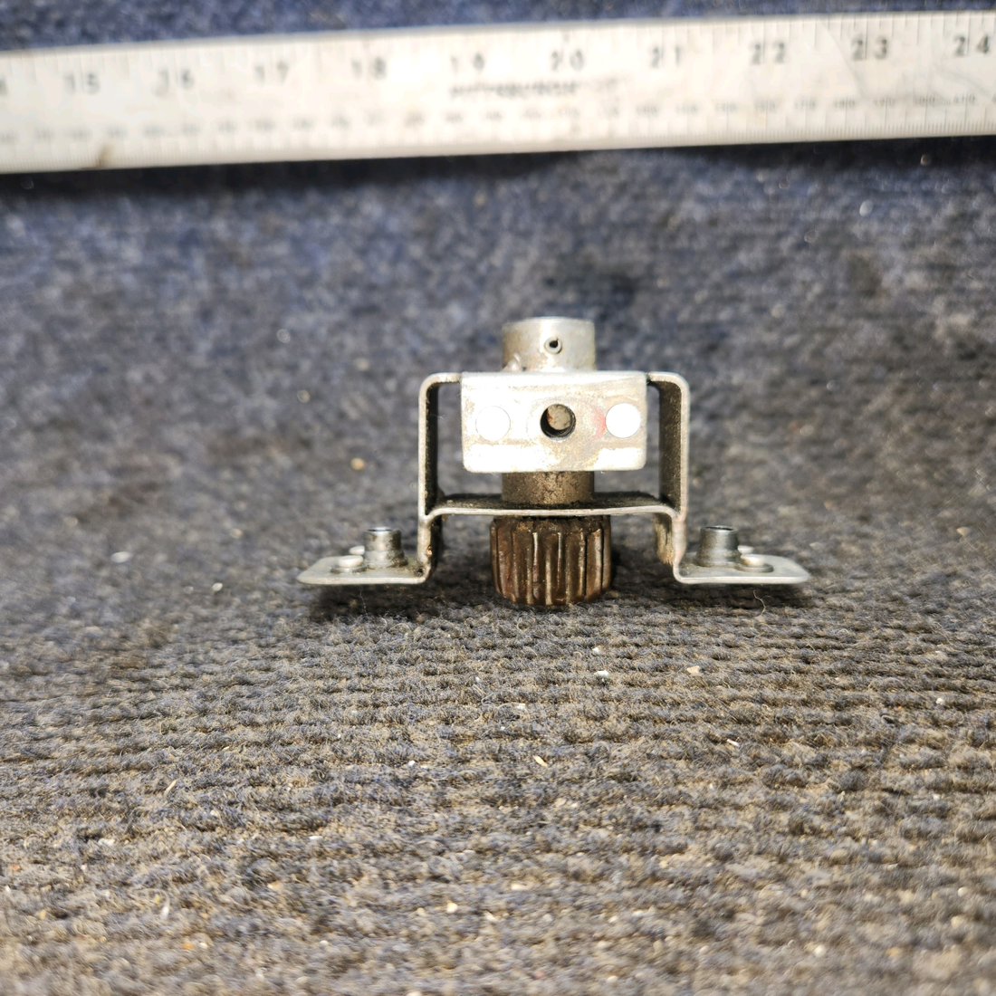 Used aircraft parts for sale, 0412066-1 cessna 150G Cabin Door Rotary Clutch Assy