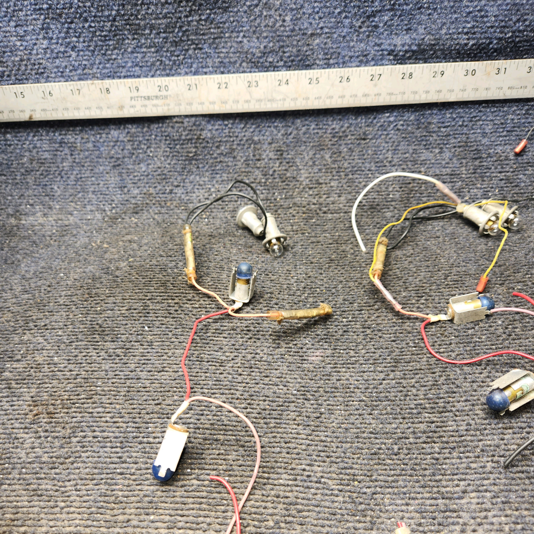 Used aircraft parts for sale, 565-516 Piper PA32RT-300 Panel Light Holder Set