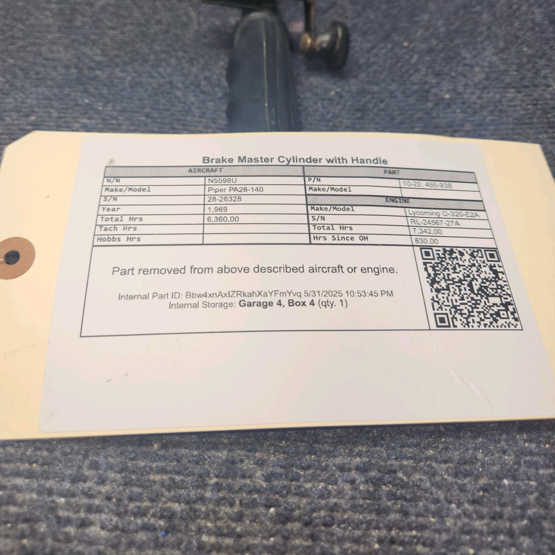 Used aircraft parts for sale, 10-22 Piper PA28-140 Brake Master Cylinder with Handle