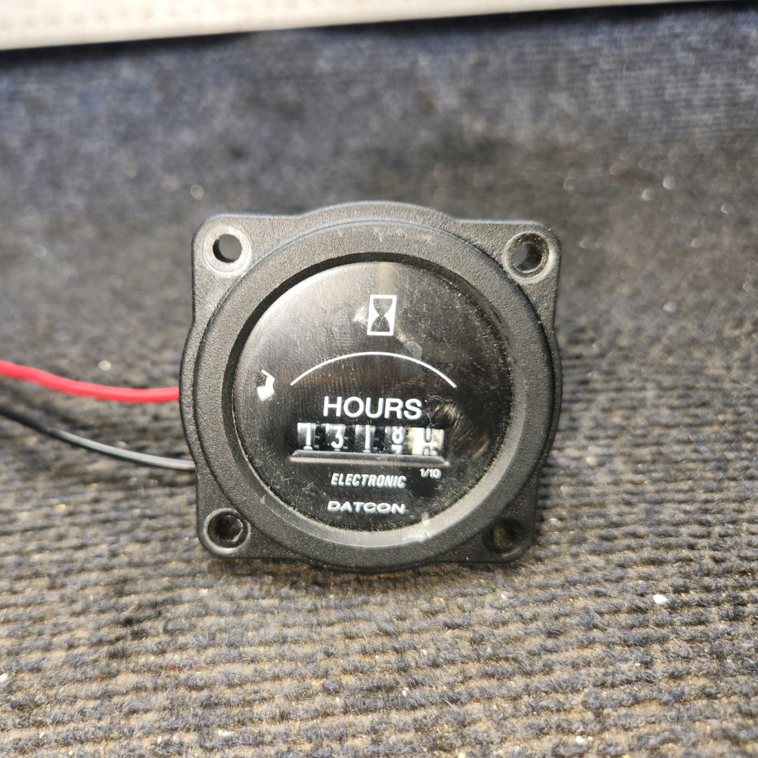 Used aircraft parts for sale, 100690 Datcon Instruments 873 cessna 150G Hour Meter Indicator – 12–24V, 1,318 Hours