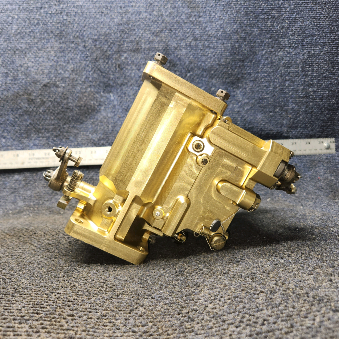 Used aircraft parts for sale, LW-16518-85 Carburetor Assembly – Used, Appears Factory New
