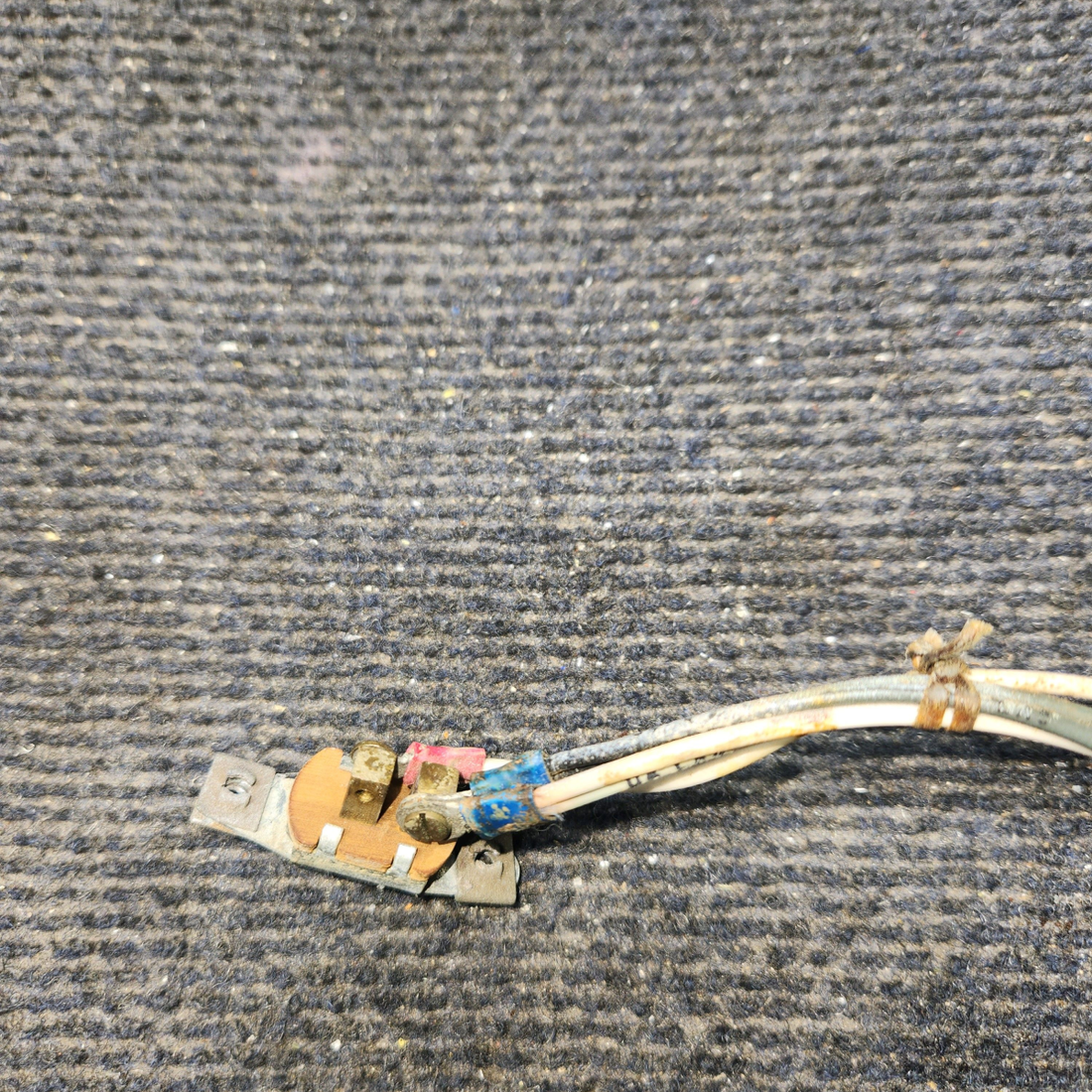 Used aircraft parts for sale, 0713029 Cessna 182G Map Light switch