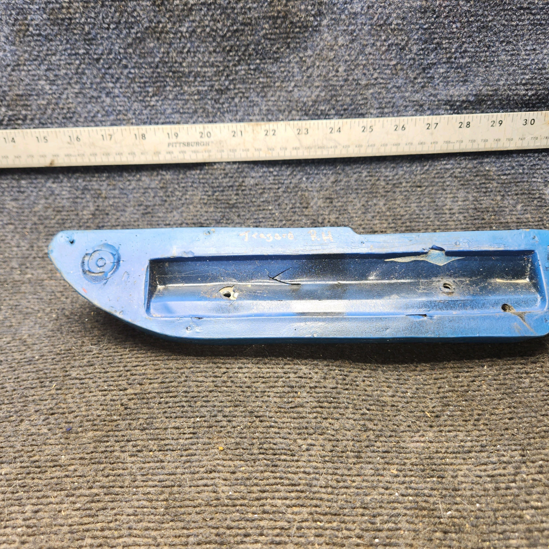 Used aircraft parts for sale, 0715039-4 cessna 172N Cabin Door Armrest Assembly – RH