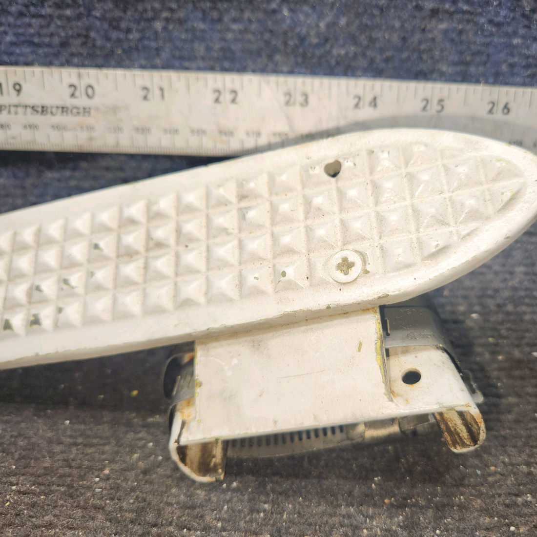 Used aircraft parts for sale, 0541155-2, 0541154-1 cessna 150G Main Gear Step with Bracket – RH
