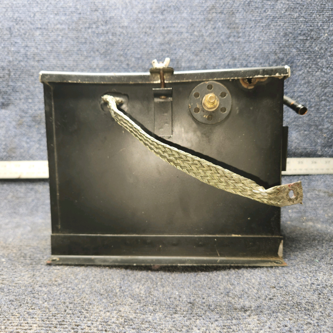 Used aircraft parts for sale, 63888-000 / 63977-000 Piper PA28-140 Battery Box Assembly W/ Lid