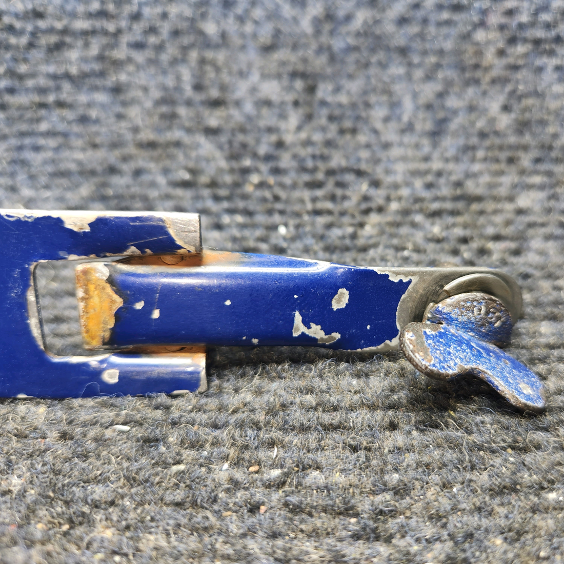 Used aircraft parts for sale, 12723-000 PIPER PA28-140 Engine Cowl Fastener