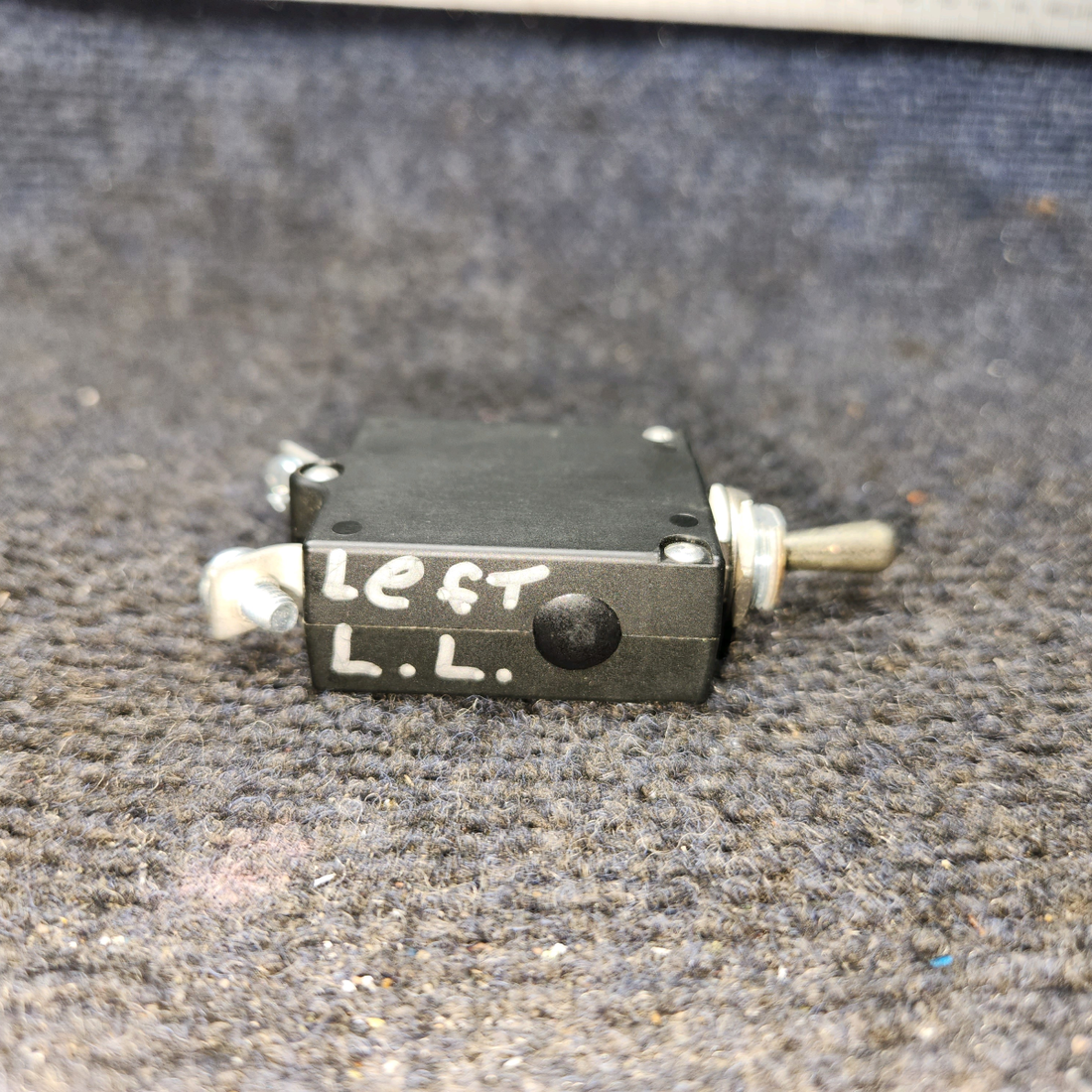 Used aircraft parts for sale, W31X2M1G10 Tyco Electronics W31 Series PIPER PA-24-250 Circuit Breaker – 10 Amps, Price per Each