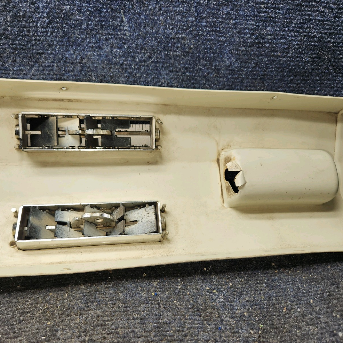Used aircraft parts for sale, 76307-007 piper PA-28-181 Center Fresh Air Vent Duct