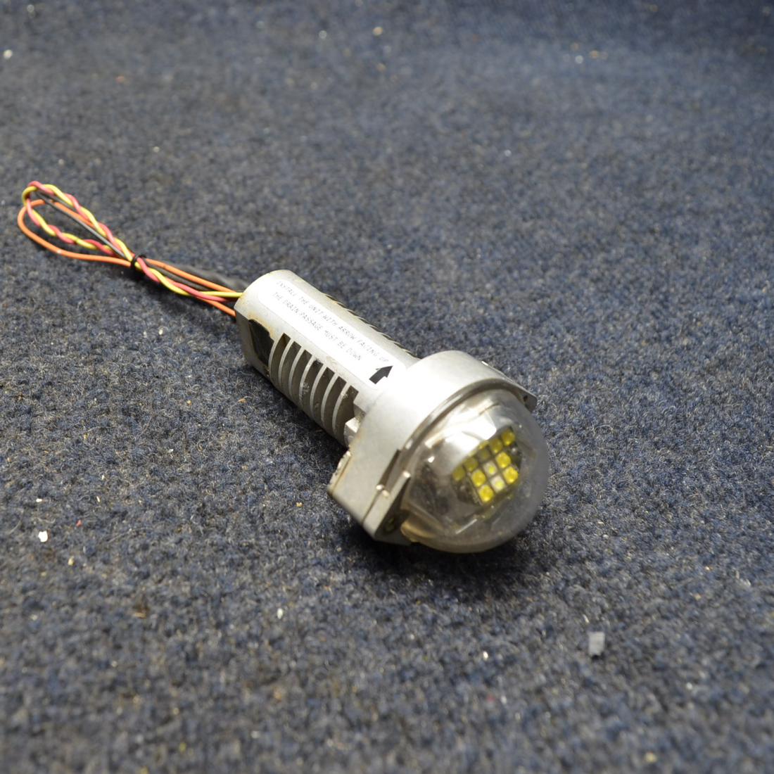 Used aircraft parts for sale, 01-0771774V01 PIPER PA28-140 WHELEN TAIL LIGHT ORION 12V