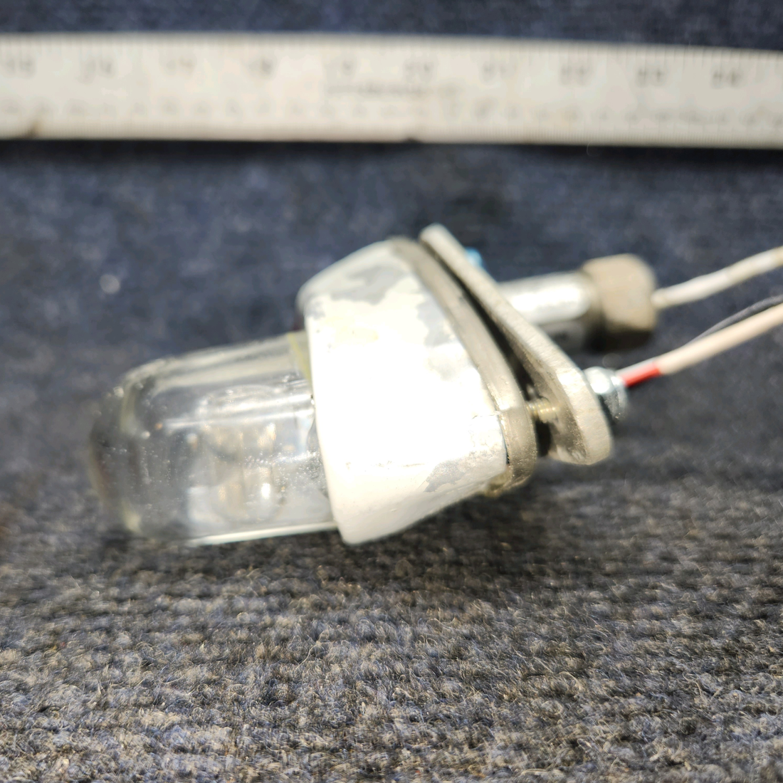 Used aircraft parts for sale, 01-0770054-00 WHELEN A650-PR-14V Beechcraft A24R Wing Nav Light w Strobe (Red, 14V) Cap is dent