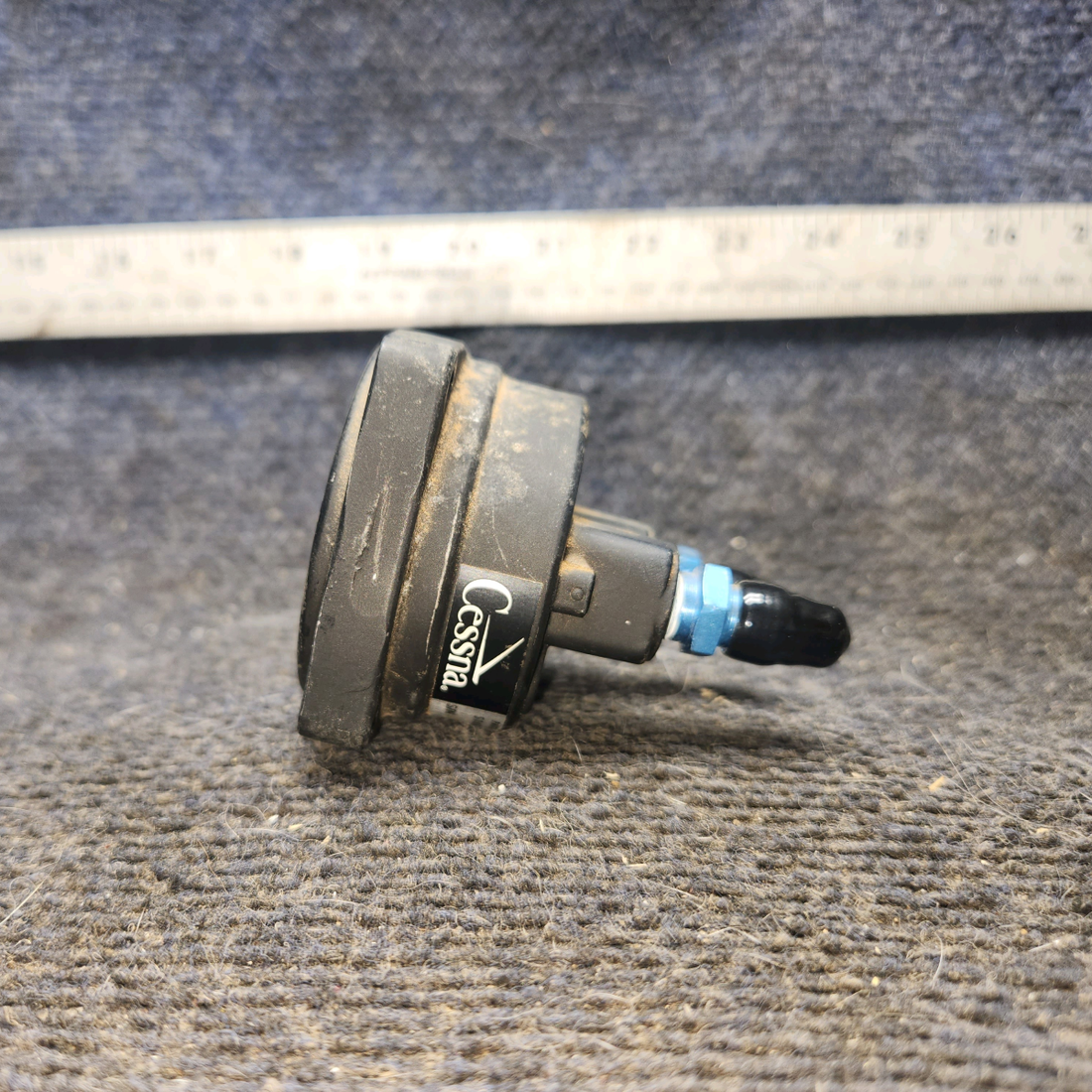 Used aircraft parts for sale, S1414-1 cessna 172k Suction Gauge