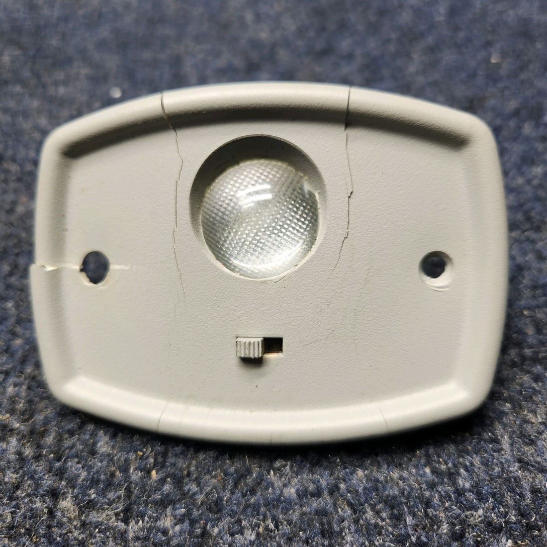 Used aircraft parts for sale, 572-524 Piper PA32RT-300 GRIMES READING LIGHT W/ SWITCH (14V) HAS CRACK