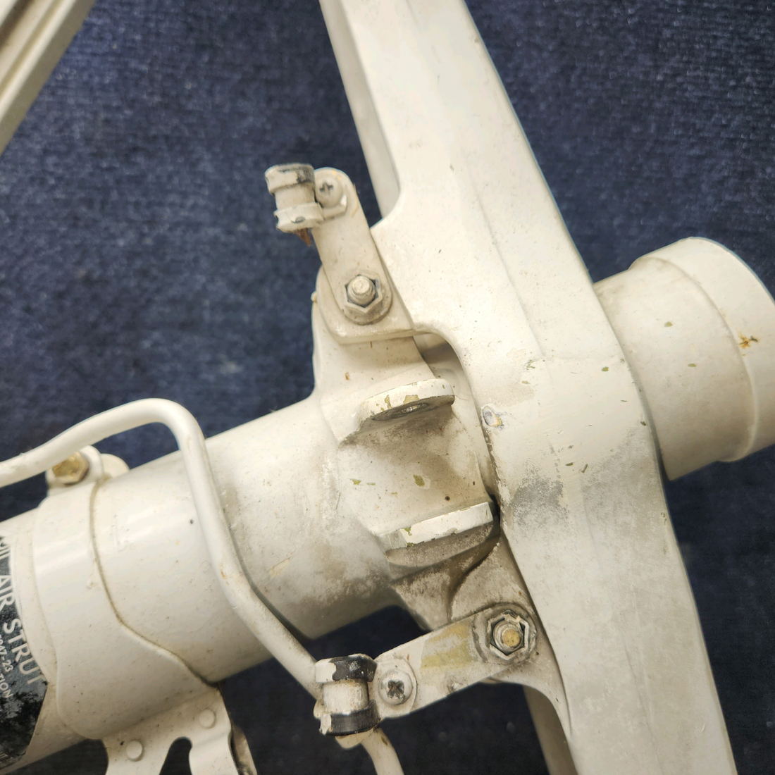 Used aircraft parts for sale, 95-810002-613 BEECHCRAFT 95-55B Gear Assy Main - LH