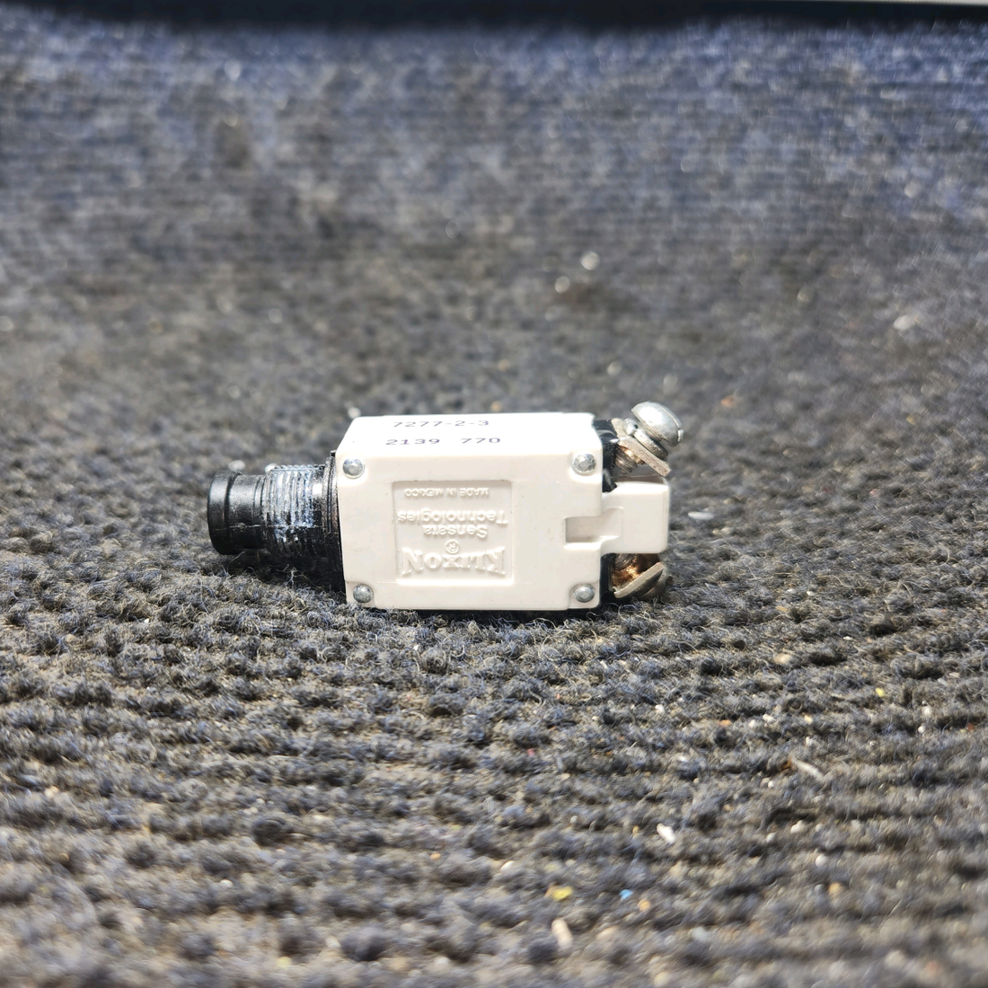 Used aircraft parts for sale, 7277-2-3 Klixon 7277 cessna 150G Push-Pull Circuit Breaker - 3 Amps