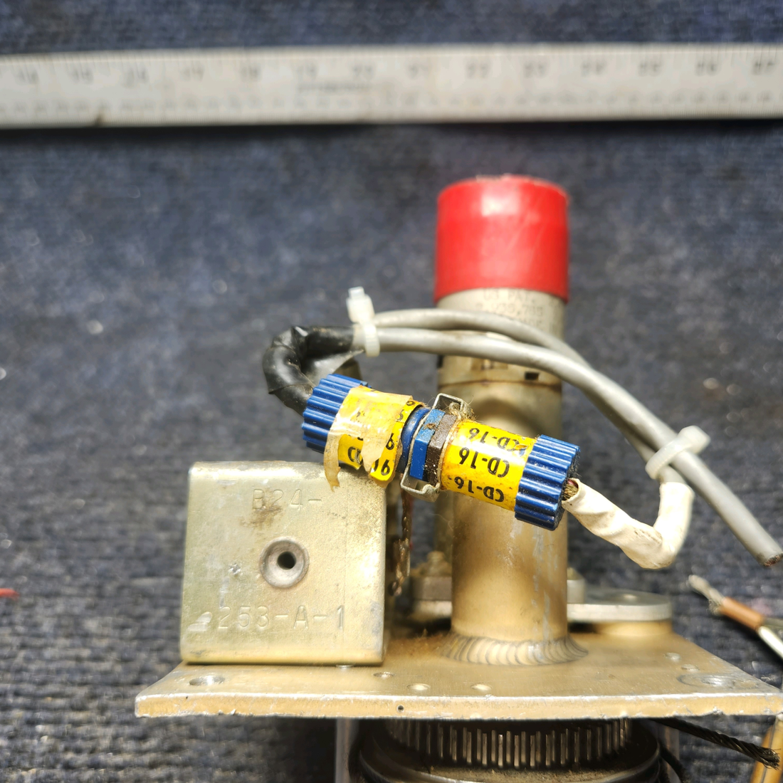 Used aircraft parts for sale, 1D414-194R Century BEECHCRAFT 95-55B Autopilot Pitch Servo 28 VLTS.