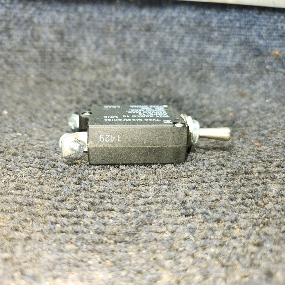 Used aircraft parts for sale, W31X2M1G10 Tyco Electronics W31 Series PIPER PA-24-250 Circuit Breaker – 10 Amps, Price per Each