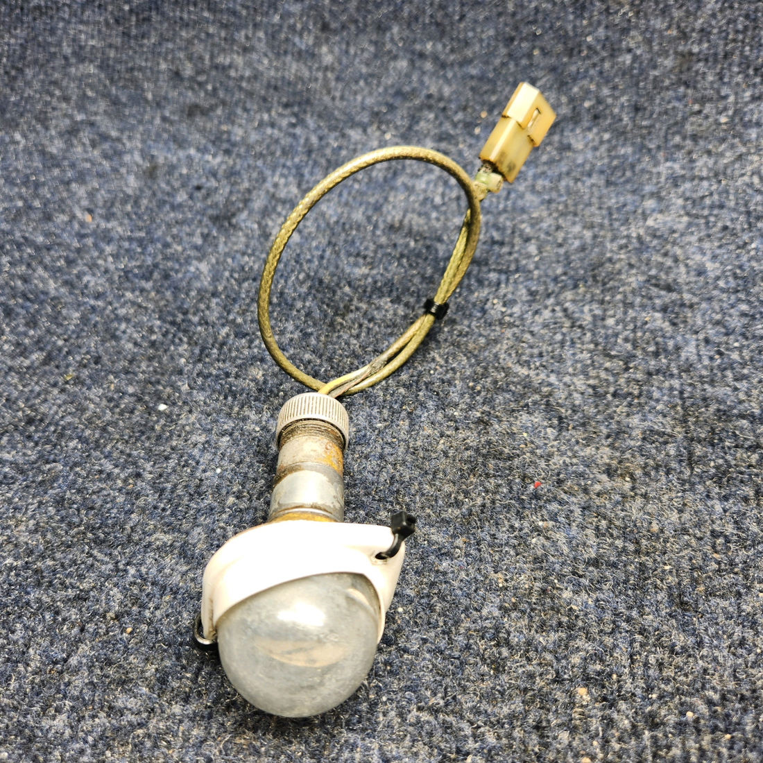 Used aircraft parts for sale, A-2064-1073 GRIMES Piper PA32RT-300 REAR POSITION LIGHT ASSEMBLY W LENS AND RETAINER (12V)