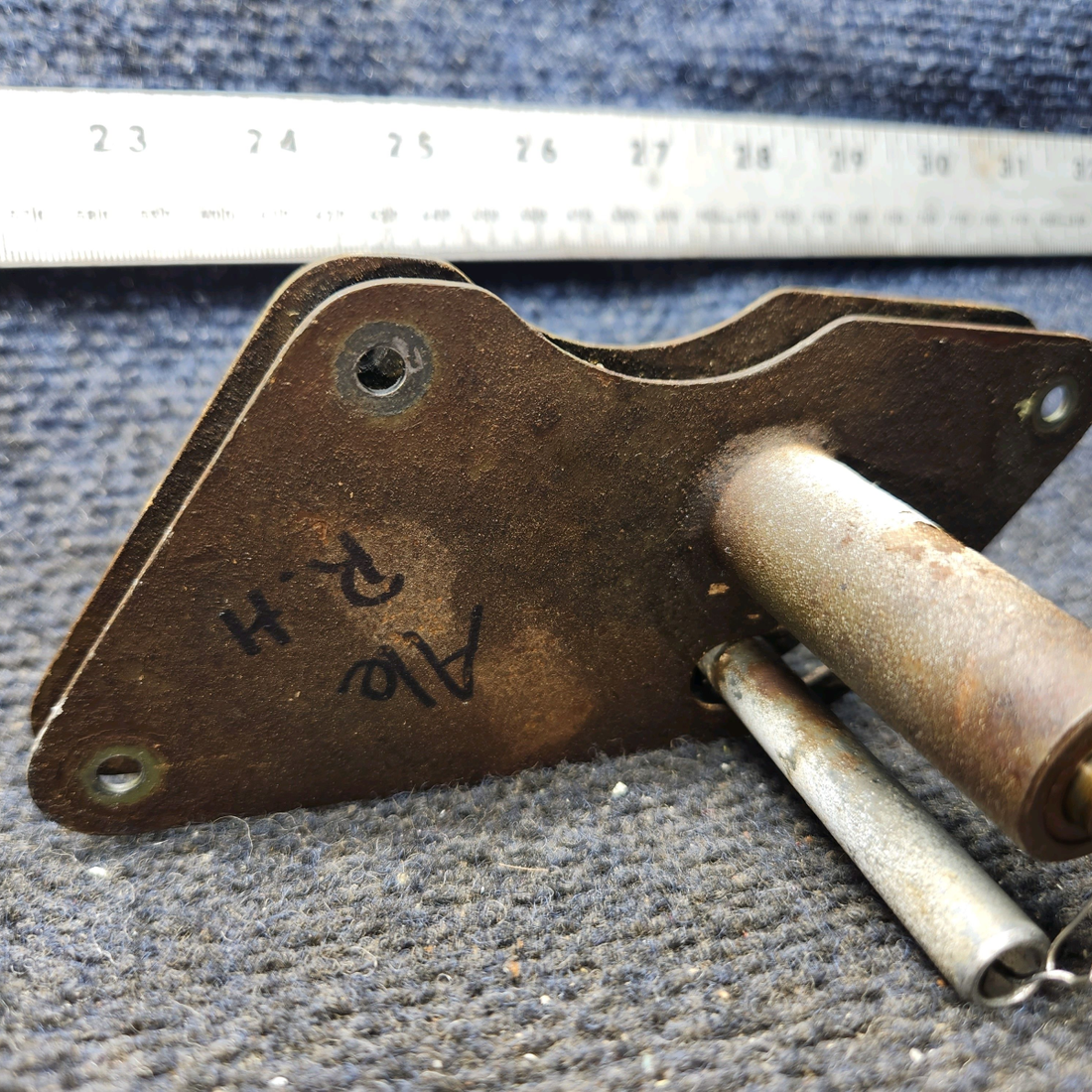 Used aircraft parts for sale, 0523223-1 Cessna 172E Aileron Bellcrank RH