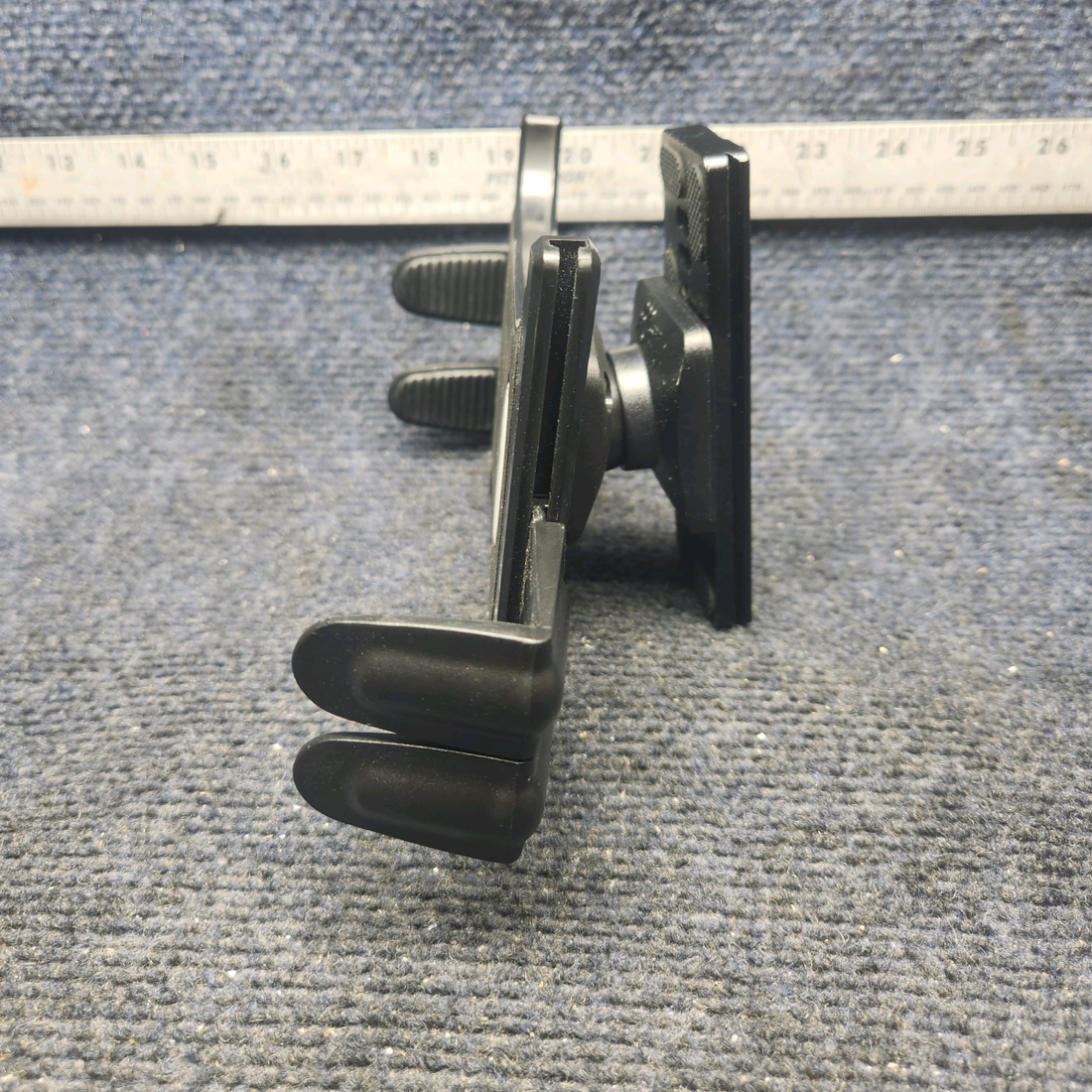 Used aircraft parts for sale, Clearview mounts Beechcraft F33A CLEARVIEW UNIVERSAL TABLET PANEL MOUNT