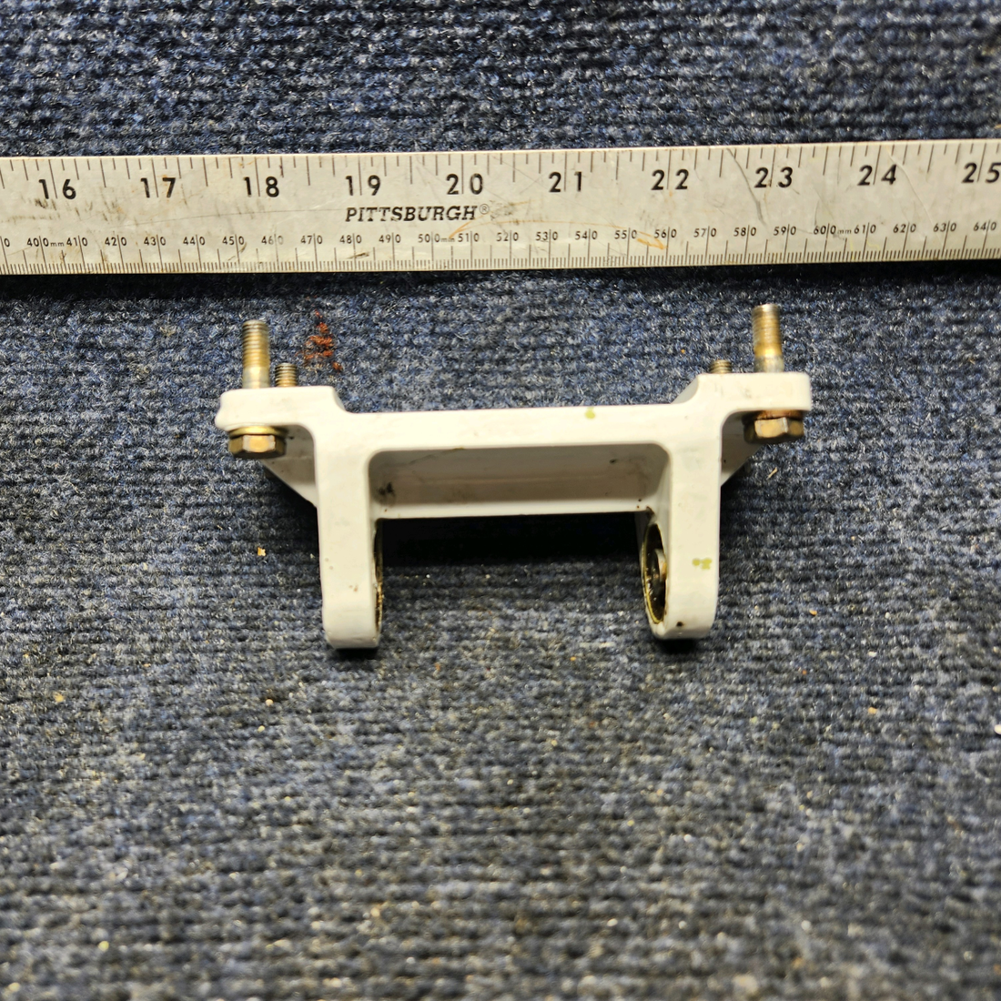 Used aircraft parts for sale, 45-524042-9 Beechcraft F33A HINGE ELEVATOR CENTER