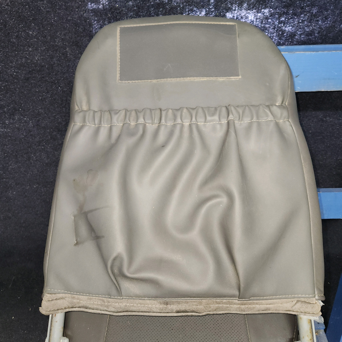 Used aircraft parts for sale, 68061-002, 63443-000, 68067-000 Piper PA-28-140 Front Seat Assembly