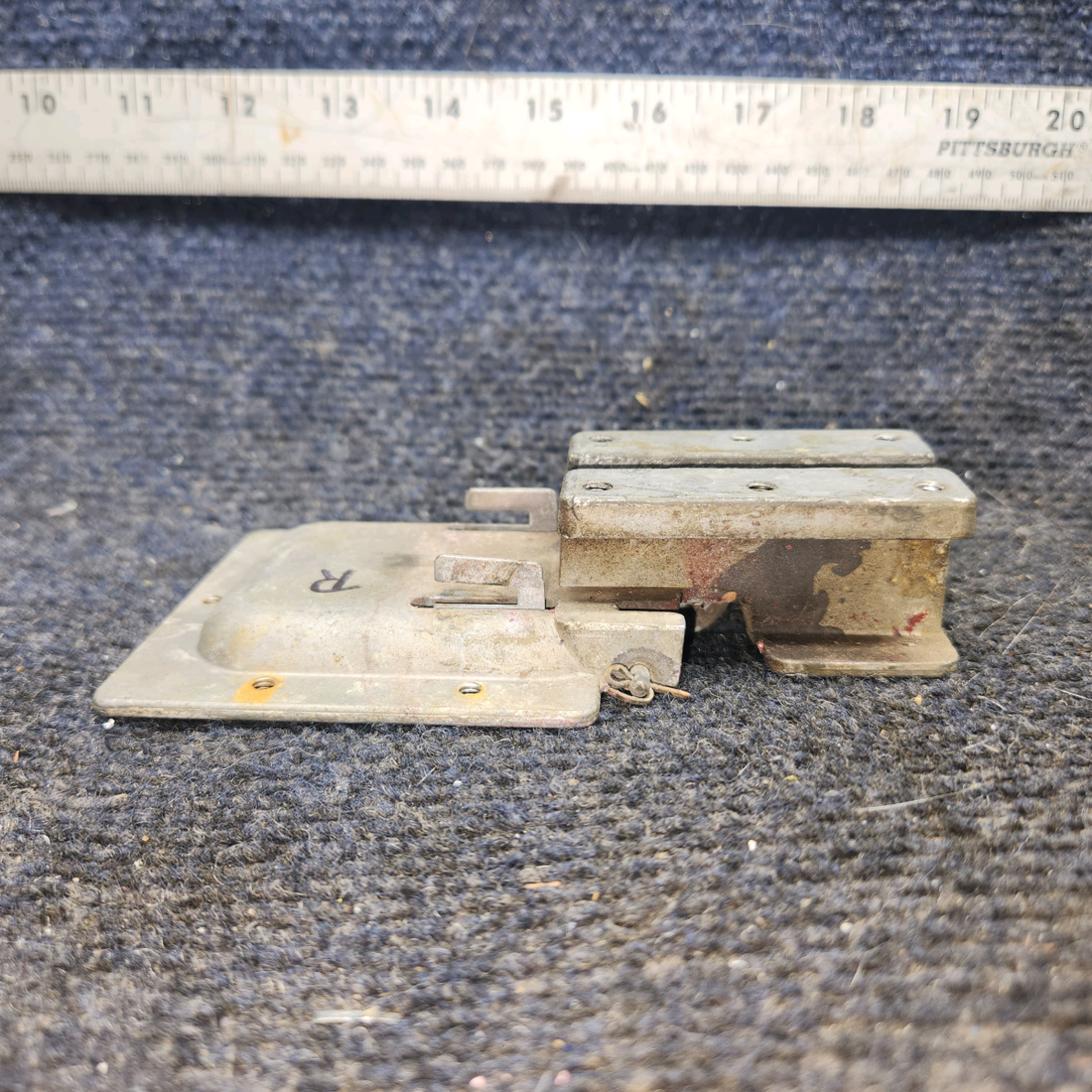 Used aircraft parts for sale, 0511258-2 cessna 150G Cabin Door Latch Housing Assy – LH or RH (Minus Bolt)