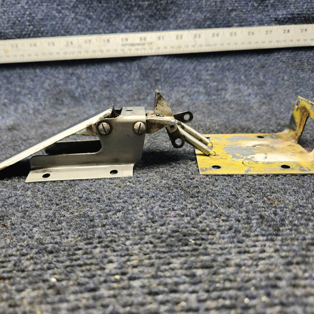 Used aircraft parts for sale, 79515-004 / 79515-035 PIPER PA28-161 Warrior III CABIN DOOR LATCH ASSEMBLY W COVER