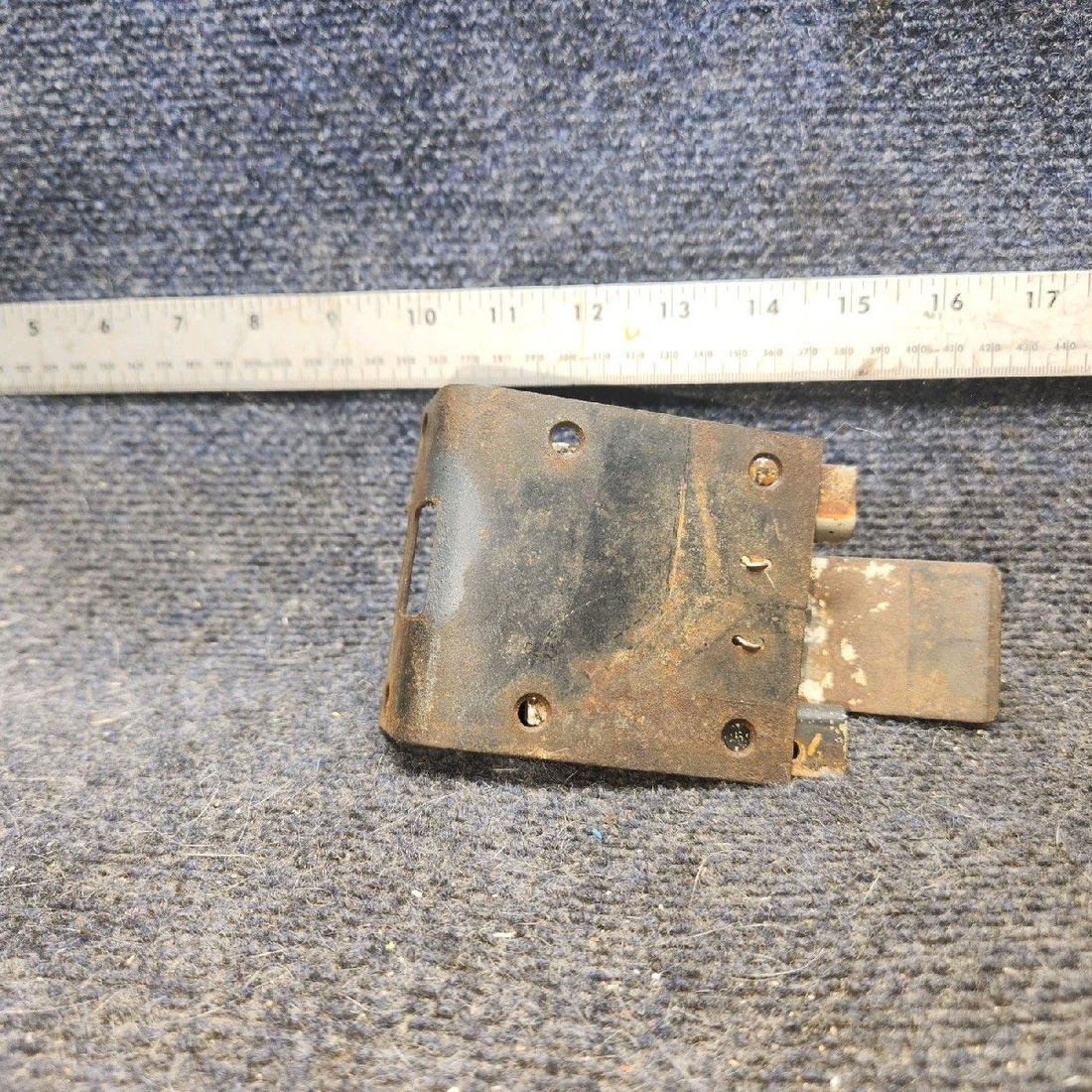Used aircraft parts for sale, 79515-007, 79515-035, 79532-002 piper PA-28-181 Cabin Door Latch