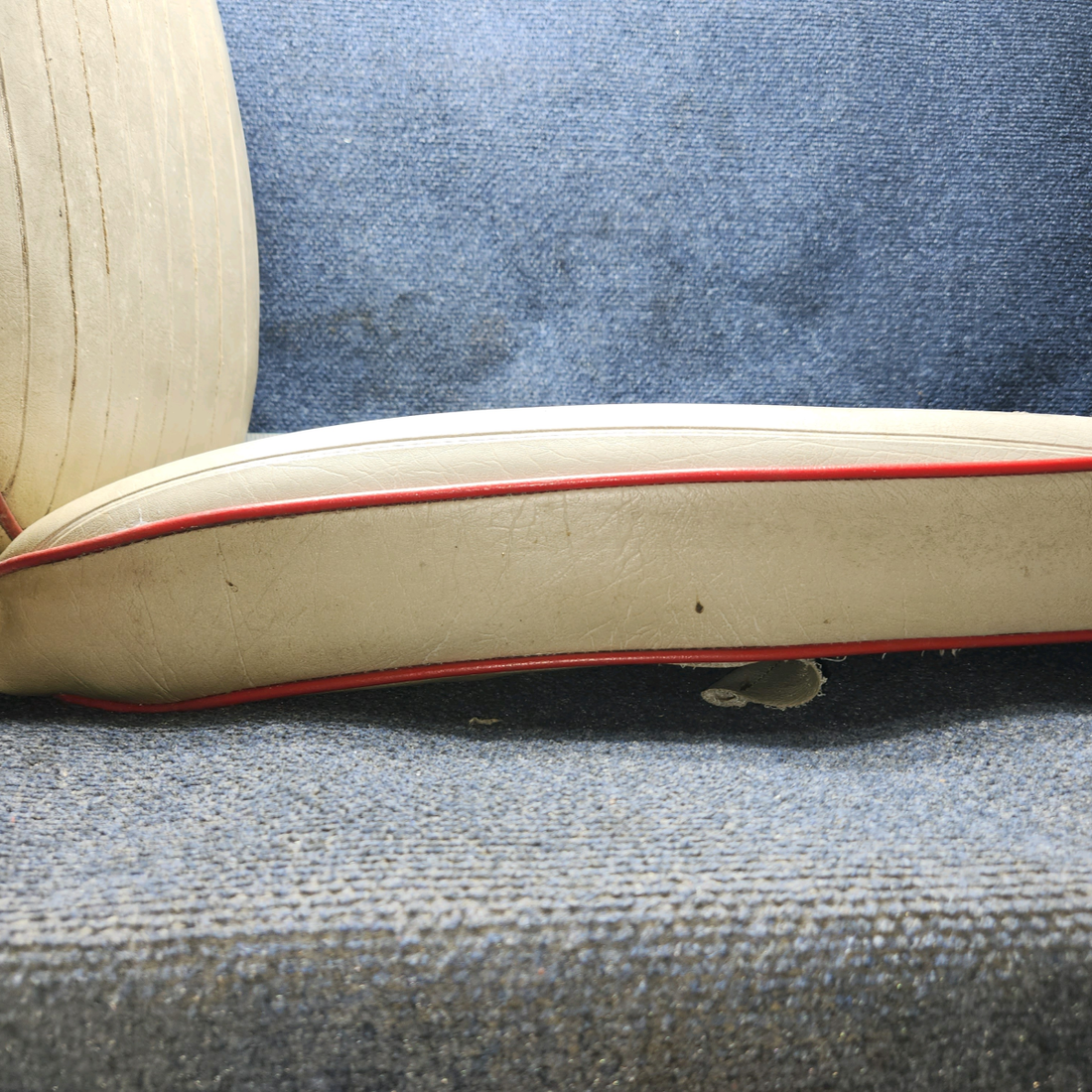 Used aircraft parts for sale, 0400118-90 Cessna C-150J Co-Pilot Right Seat Assy