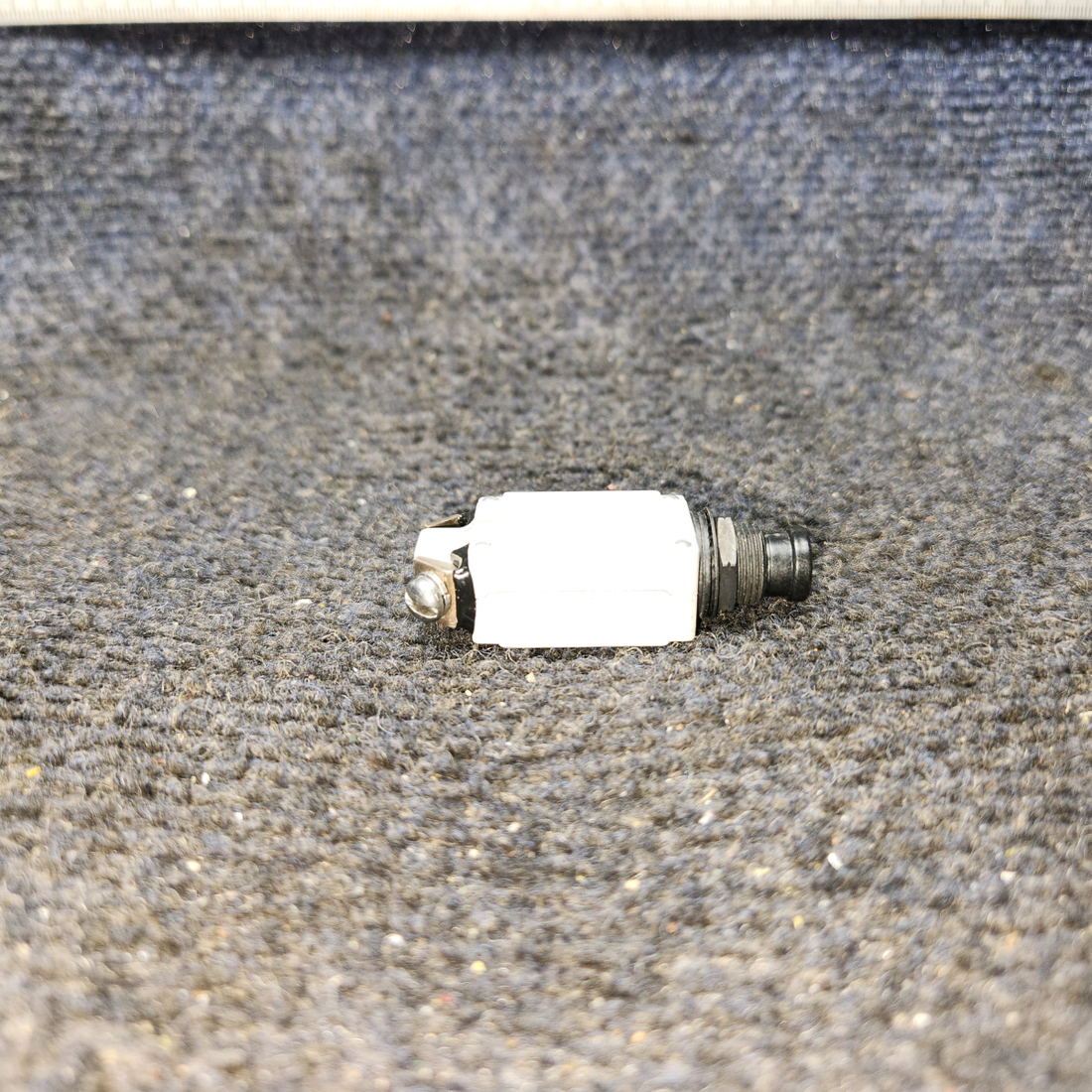 Used aircraft parts for sale, 7277-2-15 klixon 7274-2 PIPER PA-24-250 Circuit Breaker 15 AMP