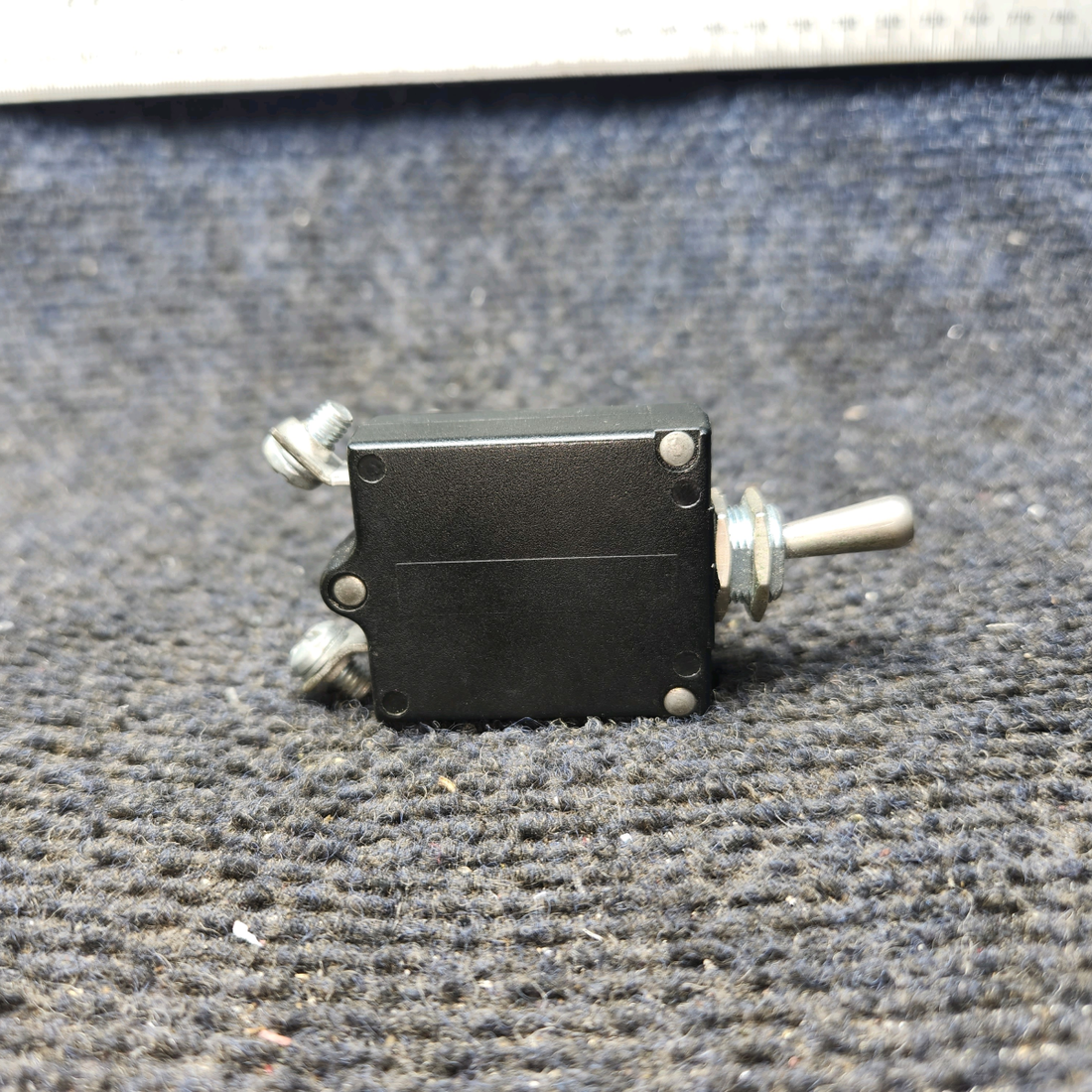 Used aircraft parts for sale, W31-X2M1G-35 Cessna 172E Circuit Breaker Switch – 35 Amps