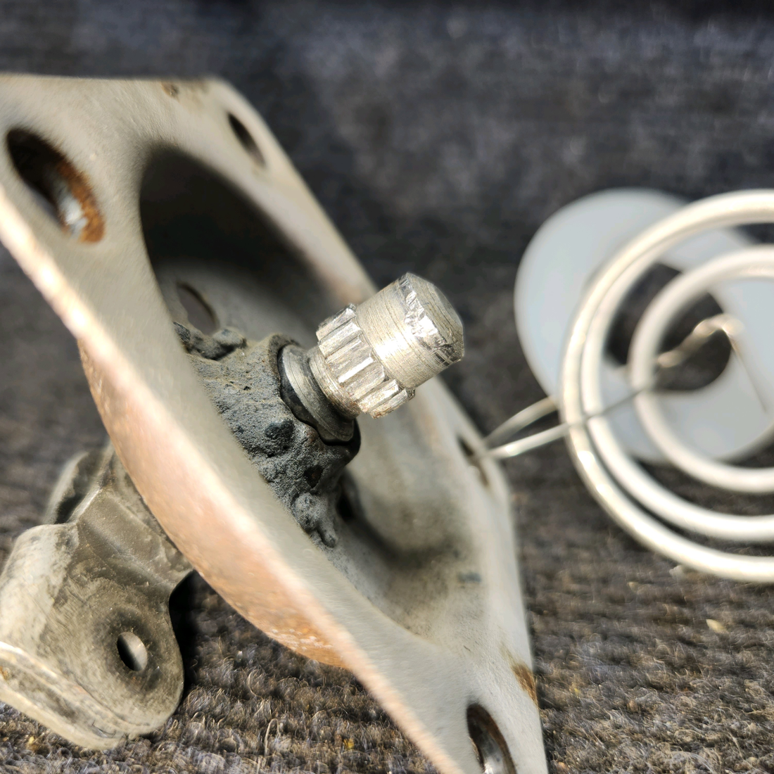 Used aircraft parts for sale, 0511227-6 Cessna 172 Cabin Door Handle Shaft RH