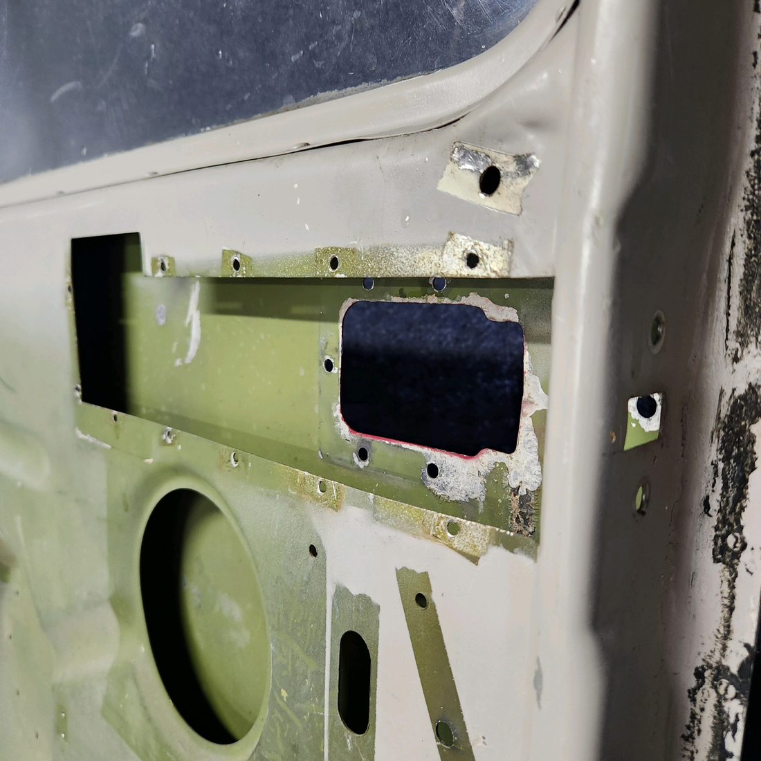 Used aircraft parts for sale, 0511460-10 Cessna  [part_model] CABIN DOOR STRUCTURE RH WITH WINDOW